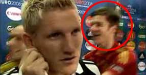 Schweinsteiger rezil oldu!