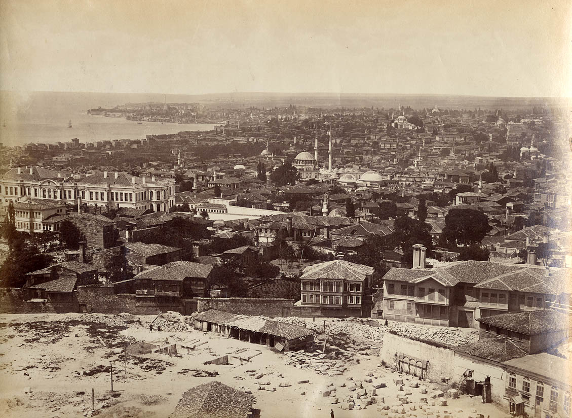 Zayıf ve atletikti. Jimnastik meraklısıydı. Ustaca ata biner, araba kullanır, kürek çeker, yelken kullanırdı. Kılıç ve tabanca kullanmada da ustaydı. Atıcılık yapar, ava gider ve kılıç talimleri yapardı. 