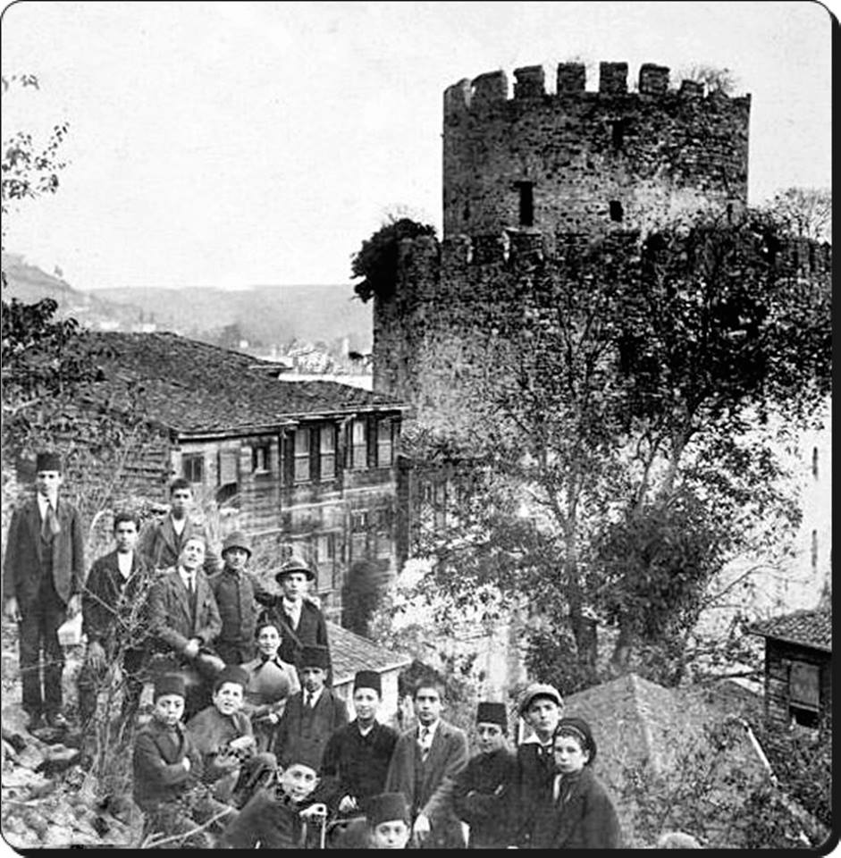 Mide ve bağırsaklarından rahatsız olduğundan hafif ve hazmı kolay yemekler yerdi.