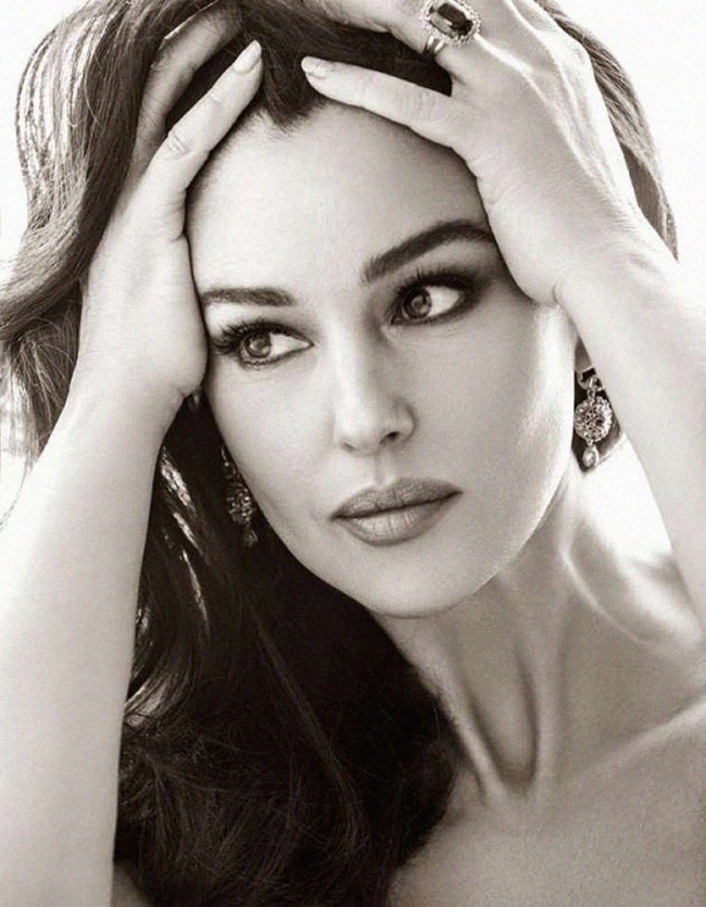 Monica Bellucci: Aslında avukat olacaktı