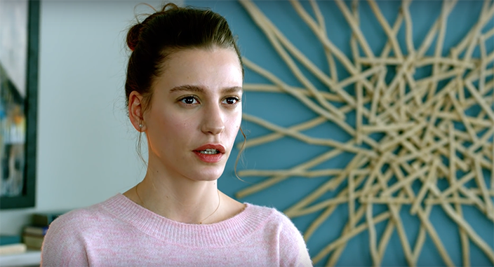 Bir balerin ve onun çetrefilli hayatının konu alındığı Fi'de, Serenay Sarıkaya "Duru" karakterini canlandırıyor.