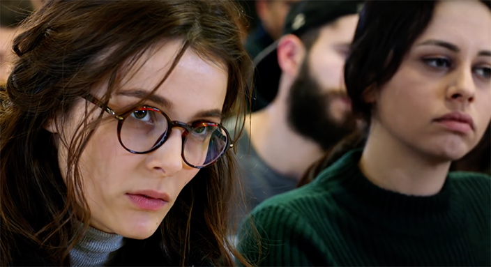 Büşra Develi, dizide "hırsın ve çalışkanlığın" vücut bulmuş hali olan Bilge'yi canlandırıyor.