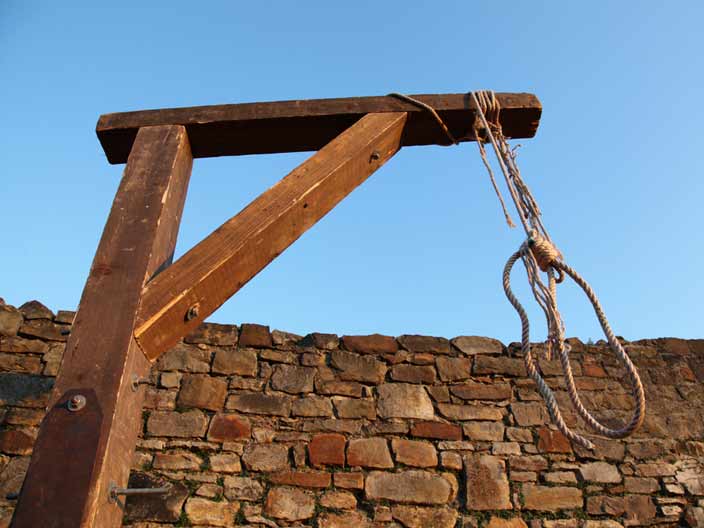 <strong>2. Halkın önünde infaz etme </strong>