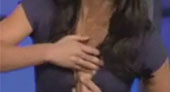 Canlı yayında 'göğüs' krizi