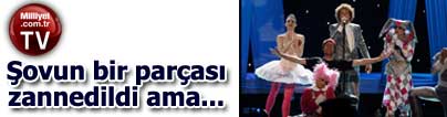 Seyirci sahneye atlad�!