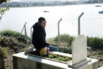 DENİZ, GEÇMİŞLE HESAPLAŞIYOR