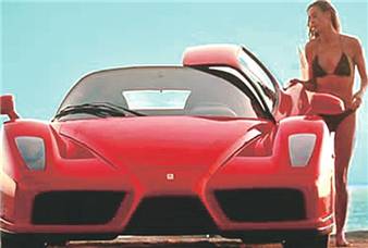 HOLLYWOOD’UN EN SEKSİ OTOMOBiLLERİ