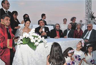 DEVLERiN ŞAHiTLiĞiNDE RÜYA DÜĞÜN