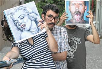 GERÇEK KiMLiK iÇiMiZDEKi SAPIĞI ENGELLiYOR
