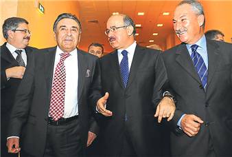 KARiKATÜRLERiN GECESi