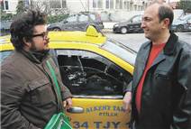 Kadın, erkekten daha güvensiz  yaklaşır aşka