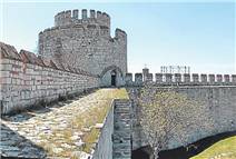 Zindan ve kuleler