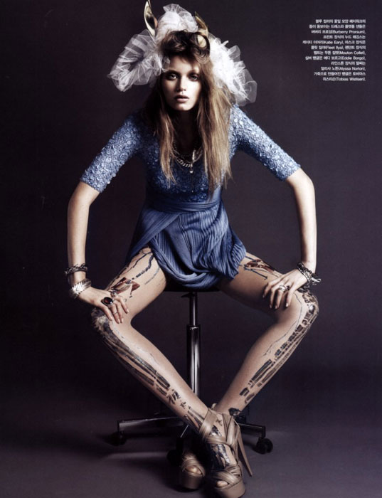 Abbey Lee'nin güzel kemikleri