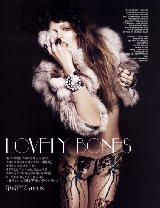 Abbey Lee'nin güzel kemikleri