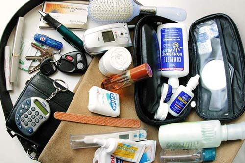 Kadınlar çantalarında ne taşır?