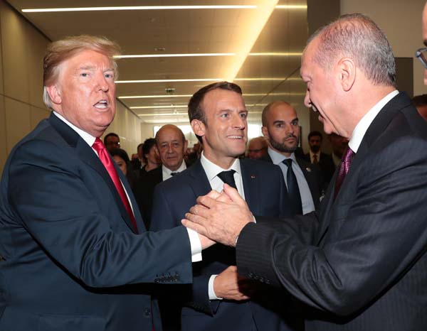 NATO zirvesinde ErdoÄan, Trump ve Macron'dan samimi sohbet