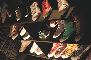 Converse’nin yeni sezon koleksiyonda hem müzik hem spor hem de Afrika var