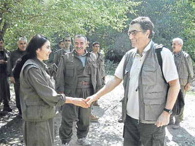 会見に参加したロナヒ・セルハトはウルダー大学の学生の時、PKKに加わった。