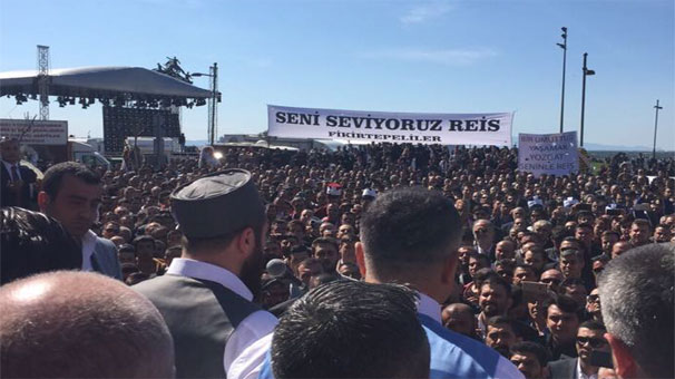 İzmir'de "Reis" İzdihamı