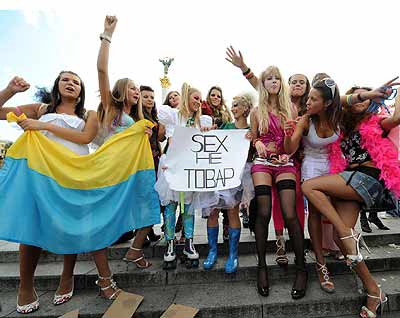 Ukranyalı kadınlar türk erkeklerini protesto etti