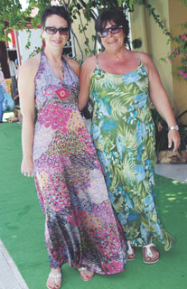 Fethiyede evlenen lezbiyen çift Collette ve Jenny.