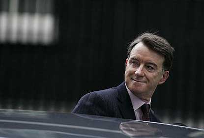 Açıkça eşcinsel olan İngiltere Başbakan Yardımcısı ve Ticaret Bakanı Peter Mandelson.