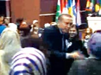 Erdoğan’ın eli havada kaldı