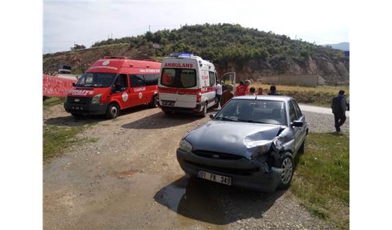 Adana'da Otomobiller Kafa Kafaya arpt: 1 Yaral ile ilgili grsel sonucu