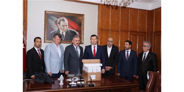 İhtiyaç Sahipleri İçin 8 Bin 240 Adet Yardım Çeki Valiliğe Verildi