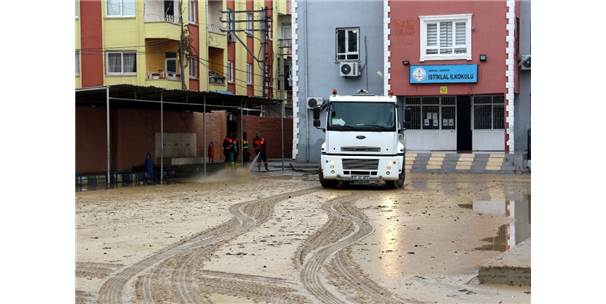 Akdeniz Belediyesi, Yağmur Ve Doludan Etkilenen Vatandaşların Yardımına