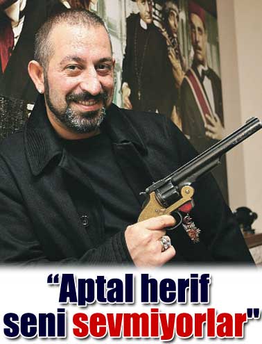 “Aptal herif, seni sevmiyorlar, onları güldürmeni seviyorlar”