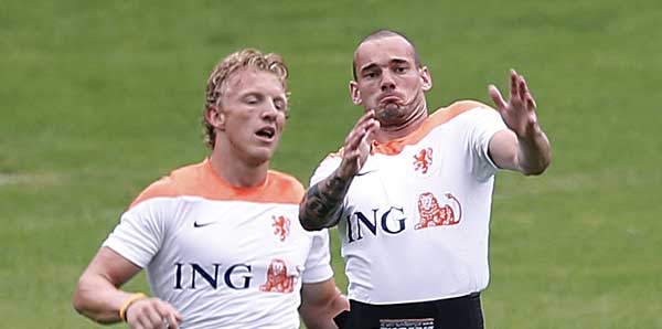 ilk-skandal-kuyt-ve-sneijder-den--4466483.Jpeg