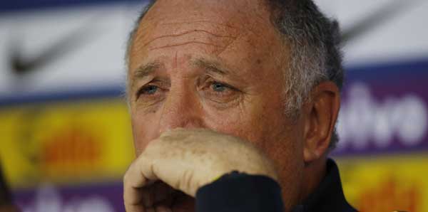 scolari-yi-alex-le-vurdu-4560611.Jpeg