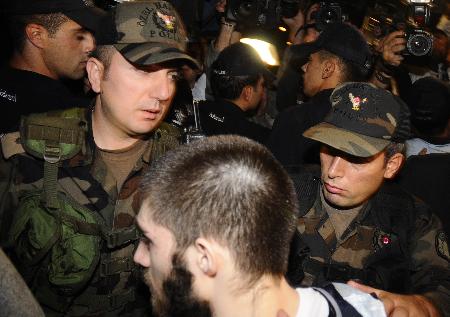 Cem gariboğlunun, Volta arkadaşı eşcinsel, komşuları ‘tecavüzcüler’