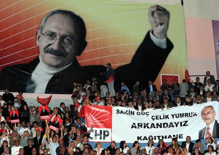 akin-akin-kurultay-salonuna-658923.Jpeg