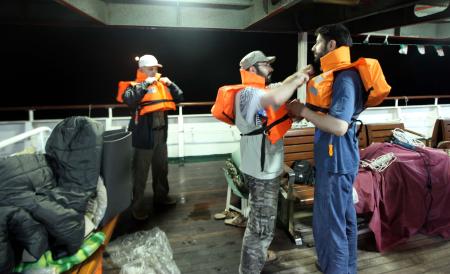 İsrail yardım gemilerine saldırdı: 2 ölü, 30 yaralı