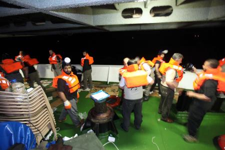İsrail yardım gemilerine saldırdı: 2 ölü, 30 yaralı