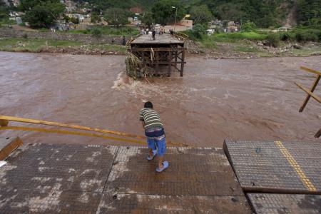 Orta Amerika'y vuran Agatha tropikal