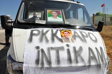 PKKlı%20ter&ouml;ristin%20cenazesinde%20&lsquo;intikam&rsquo;%20sloganları