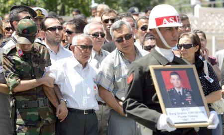 Şehit yüzbaşı son yolculuğuna uğurlandı