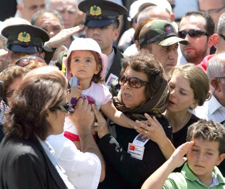 Şehit yüzbaşı son yolculuğuna uğurlandı