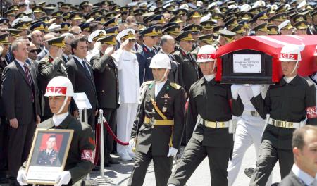 Şehit yüzbaşı son yolculuğuna uğurlandı