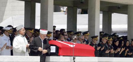Şehit yüzbaşı son yolculuğuna uğurlandı
