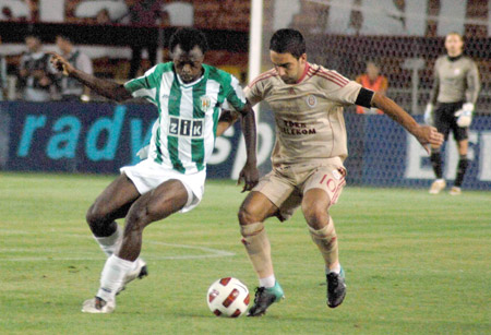 "http://i.milliyet.com.tr/SonDakikaHaberGaleriler/2010/08/19/galatasaray-0-karpaty-lviv-2-788797.Jpeg" grafik dosyası hatalı olduğu için gösterilemiyor.