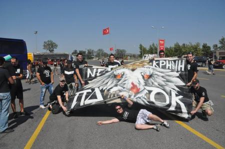 paok-taraftarlari-turkiye-ye-giris-yapti-798498.Jpeg