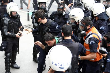 polis-portakal-gazi-mi-sikti--1007497.Jpeg