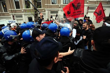 polis-portakal-gazi-mi-sikti--1007499.Jpeg