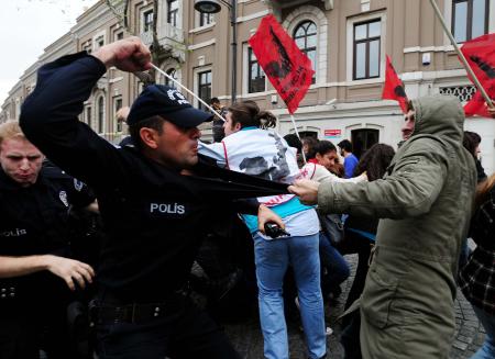 polis-portakal-gazi-mi-sikti--1007507.Jpeg