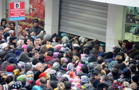 magaza-acilisinda-izdiham-1142108.Jpeg