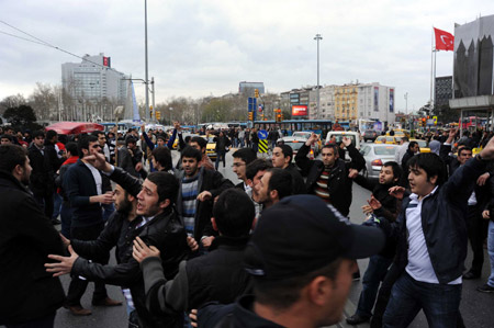 Taksim'deki anma töreninde gerginlik